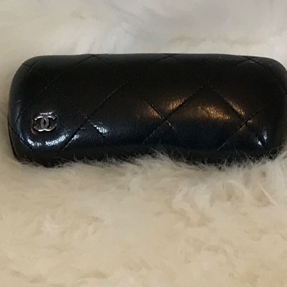 CHANEL Black Quilted 100% Leather Sunglass Case With Silver Logo - Picture 5 of 16